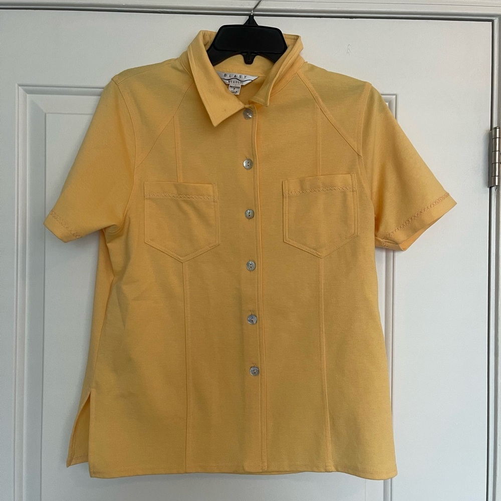 Vintage Retro Blast Studio Bright Mustard Yellow Button Up Short Sleeve Top